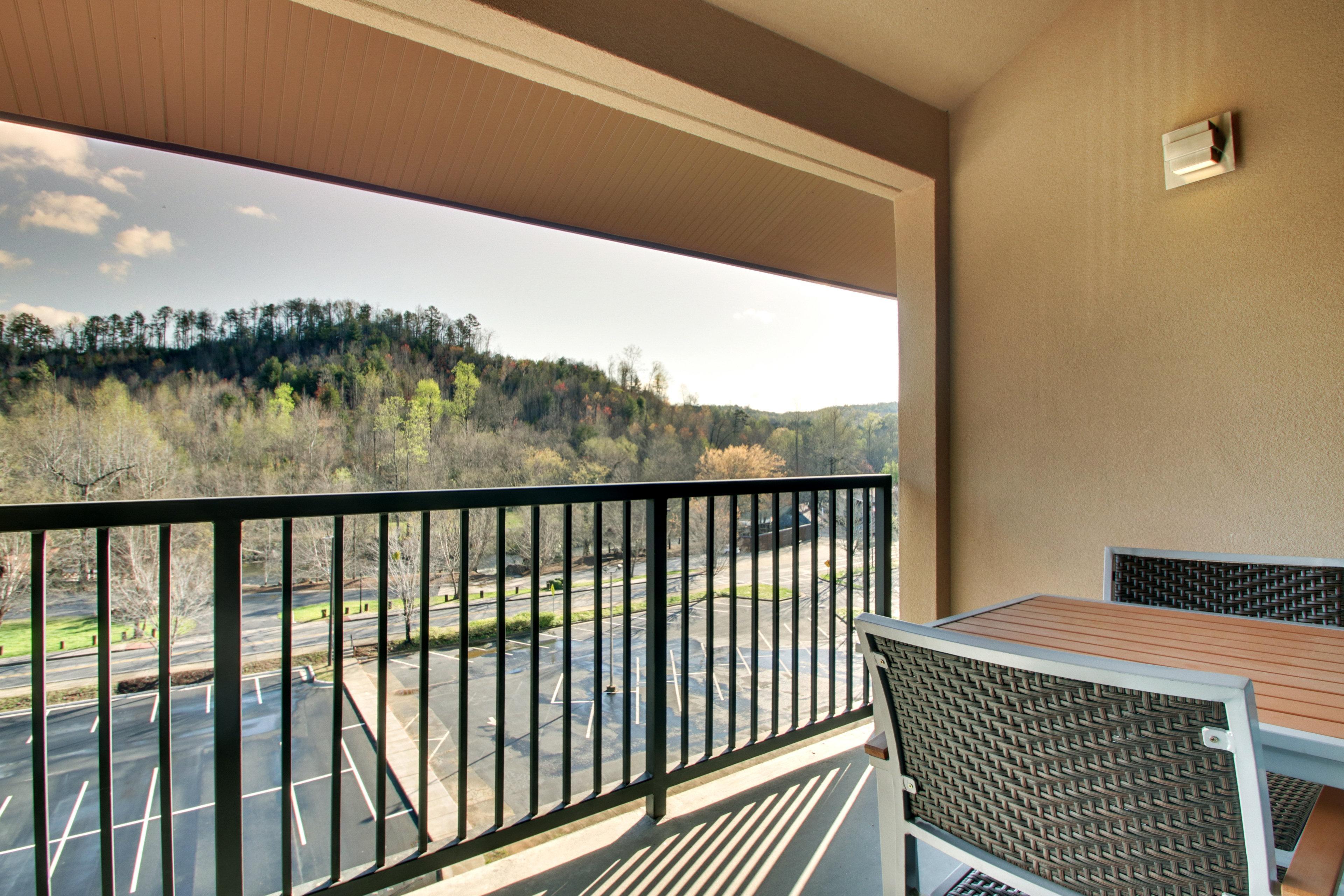 Holiday Inn Express & Suites Helen By Ihg Exterior photo